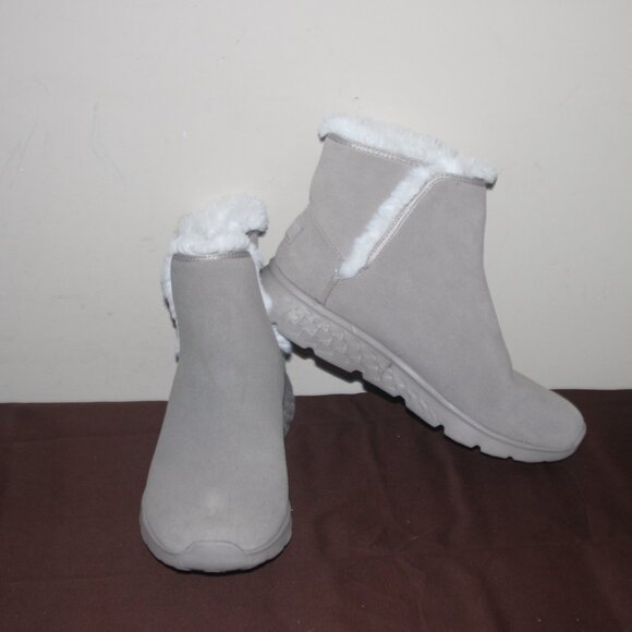 LN LADIES SKECHERS ON THE GO ANKLE BOOTS WITH FAUX FUR - 9 - Picture 1 of 4